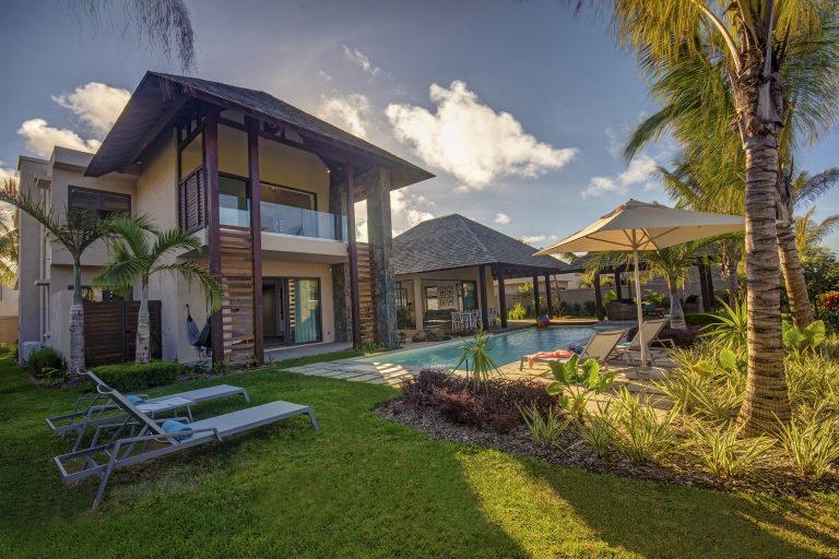 Programme immobilier neuf MYTHIC SUITES & VILLAS à Grand Gaube - Jeanbrun Conseil